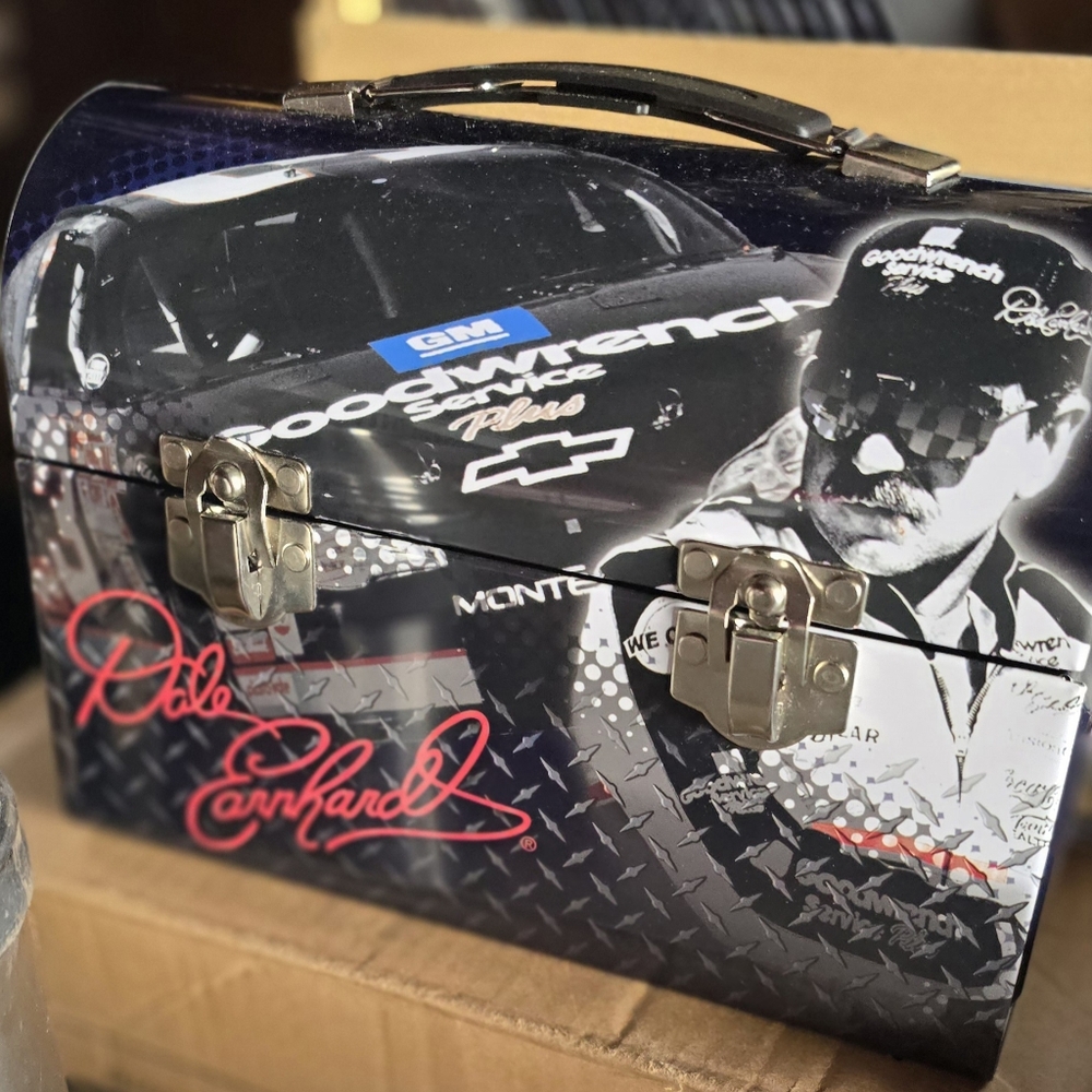 Vintage tin lunchbox